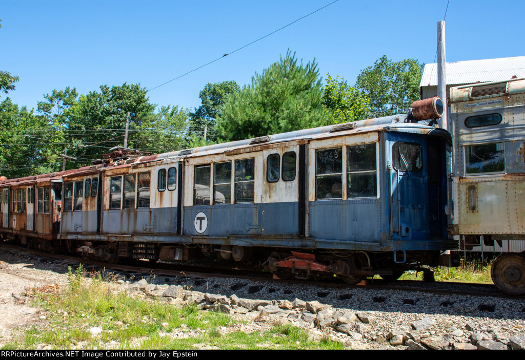 Former Blue Line Cars 0546 and 0547